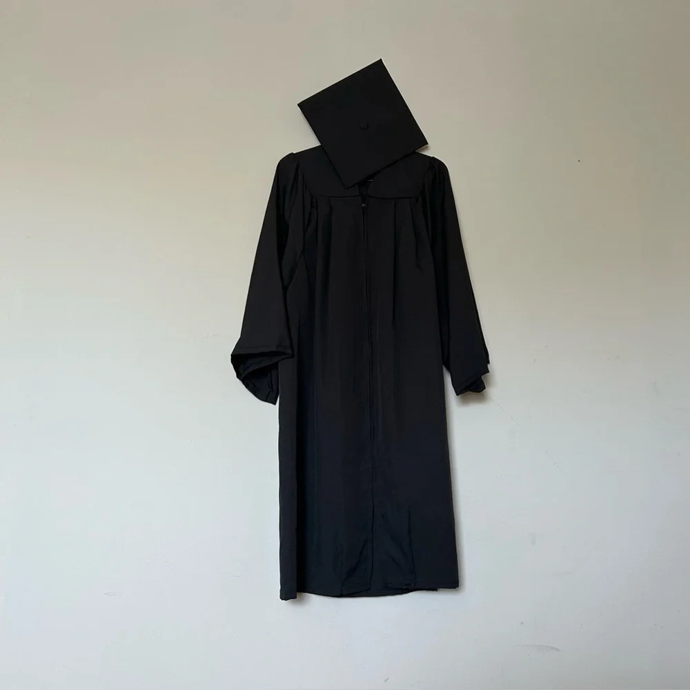 Oak Hill Green Weaver Black Graduation Cap & Gown Size 5'0" - 5'2" - Picture 1 of 3